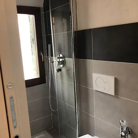 Cozy Close To Biennale Of דירה