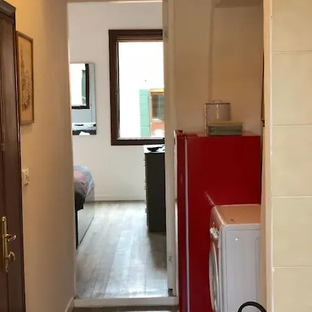 Cozy Close To Biennale Of דירה